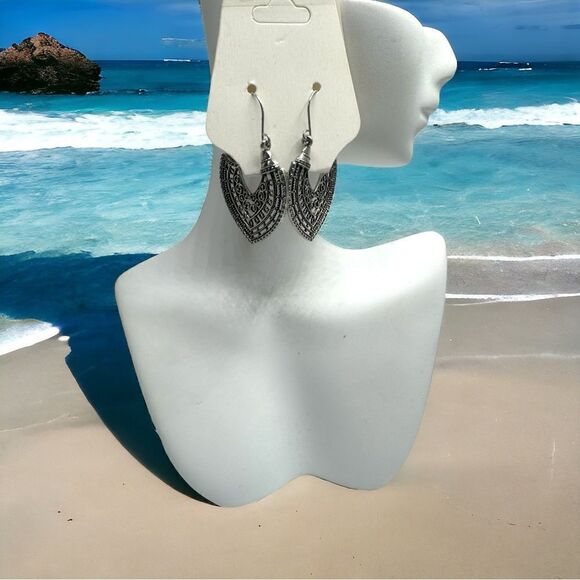 Silver Earrings l Hollowed Out Heart Design l Hook l New - Picture 6 of 9